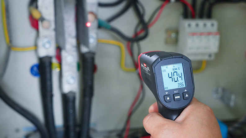 UT306S Infrared Thermometer - Non Contact Temperature Meter