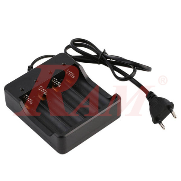 Charger for 4x18650 Li-ion Battery شاحن رباعي بطاريات ليثيوم مقاس 18650